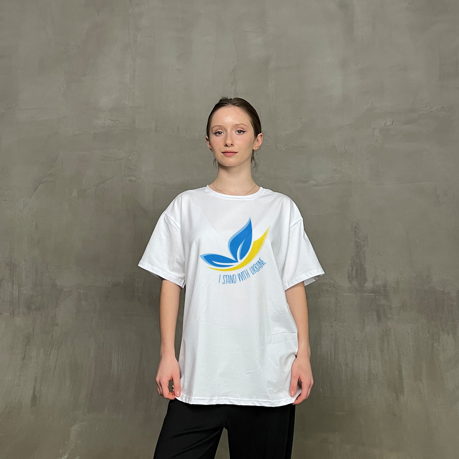 Жіноча футболка "I stand with Ukraine"